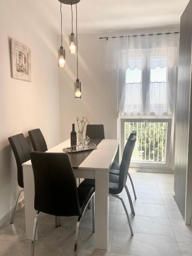 Ema Apartment プーラ エクステリア 写真